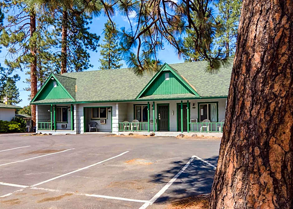 Green Gables Motel & Suites