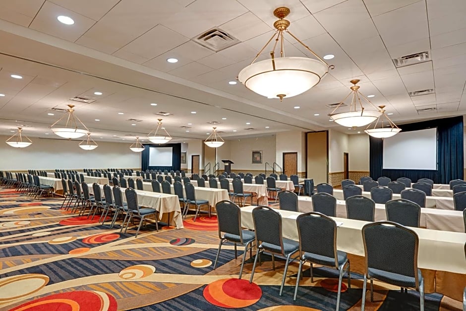Wyndham Riverfront Hotel