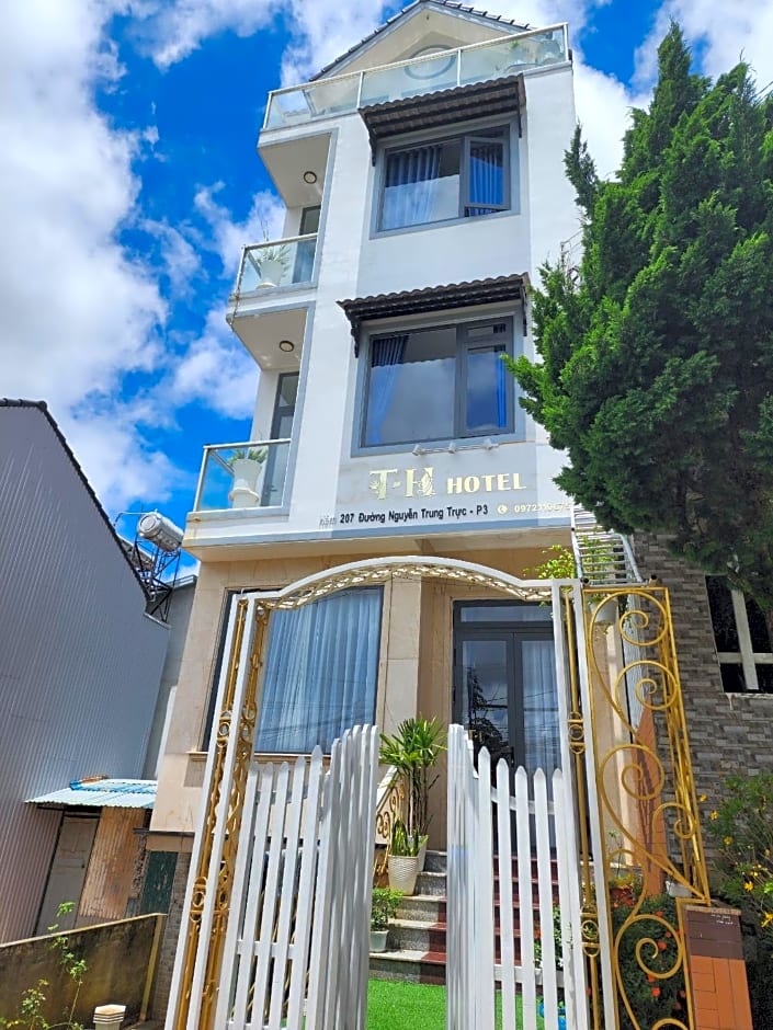 T-H Hotel & Villa 