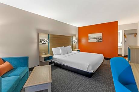 King Room - Mobility Accessible with Bathtub