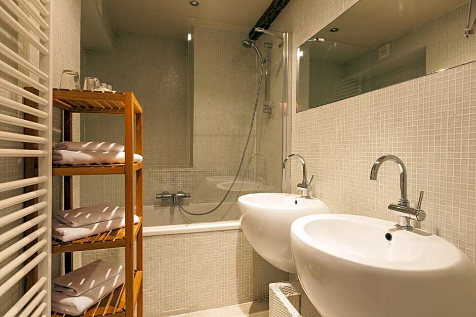 Hotel Diamonds and Pearls