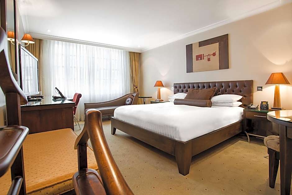 Courthouse Hotel London