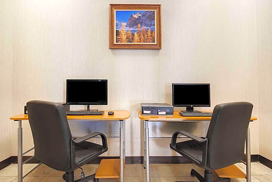 Days Inn by Wyndham Calgary South