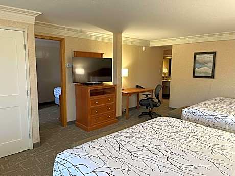 Suite - 3 Queen Beds, Non-Smoking, High Speed Internet Access, Two Bedrooms, Microwave And Refrigera