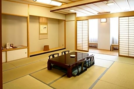 Japanese-Style Family Room (6 Adults)