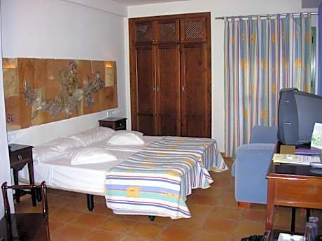 Double Room with Extra Bed (3 Adults)
