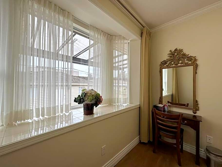 Super Cosy 8Bed & 6Bath in Vancouver heart near to airport and DownTown