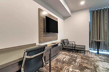 Efficiency King Room - Non-Smoking