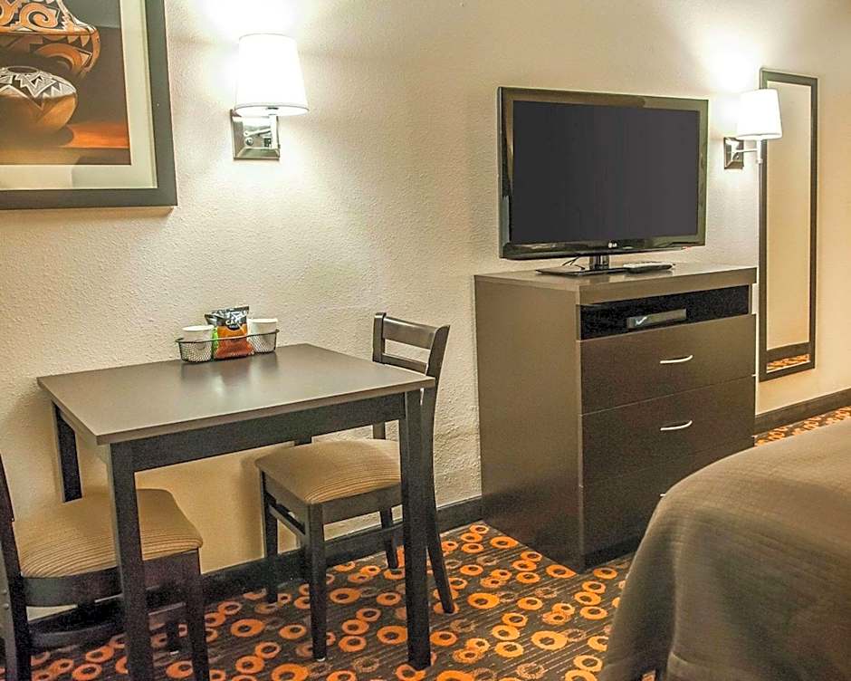 Econo Lodge Inn & Suites Santa Fe
