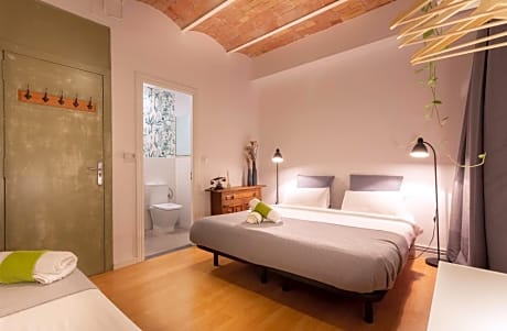 Triple Room with Private Bathroom
