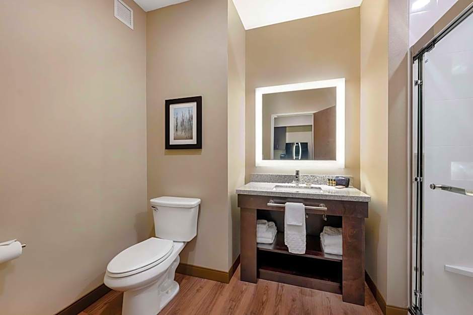 Best Western Plus Lakeview Hotel