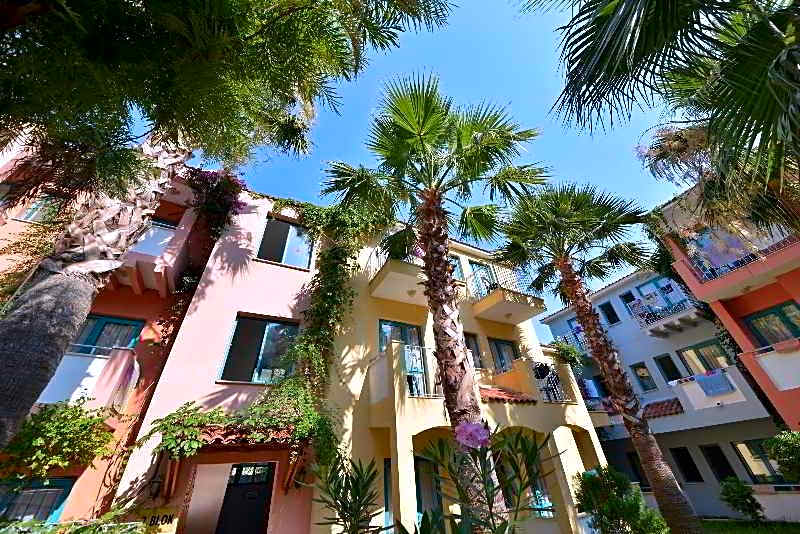 Montebello Deluxe Hotel