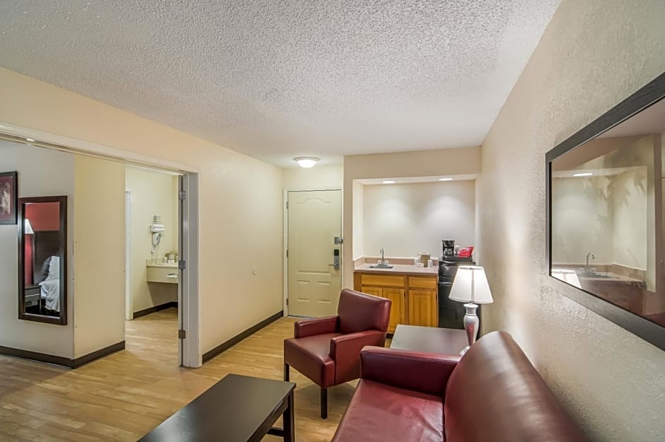 Red Roof Inn & Suites Pensacola East - Milton