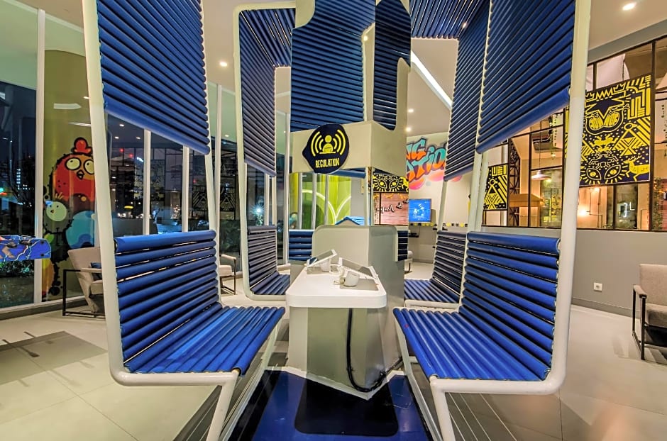 Yello Hotel Jemursari