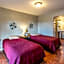 The Historic Leakey Inn