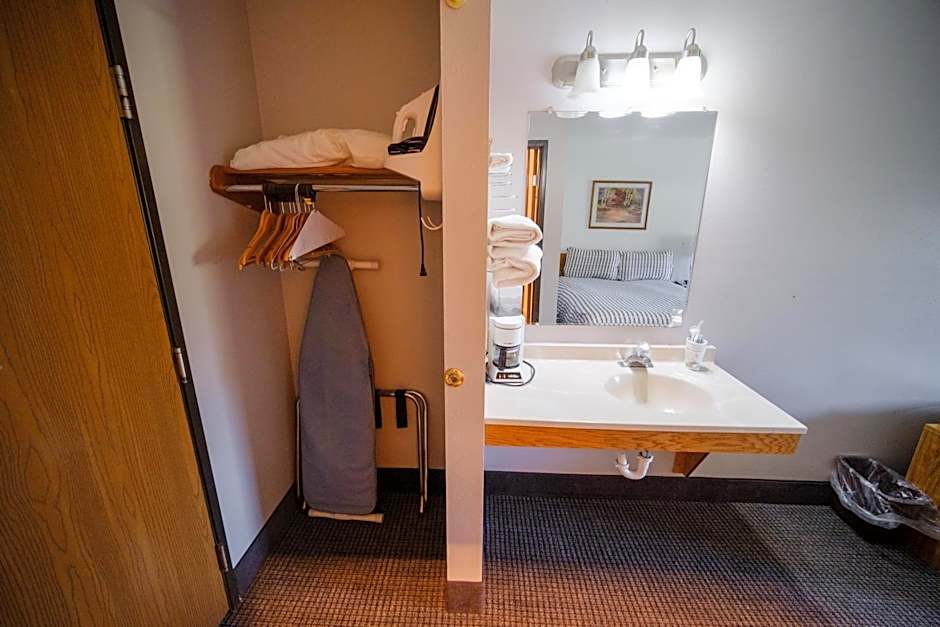 Westwood Inn & Suites Kimball I 90