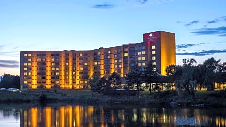 DoubleTree by Hilton Lisle Naperville