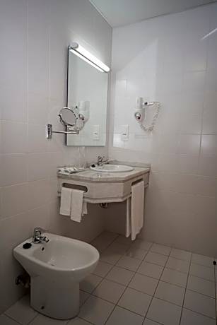 Twin Room with Free Health Club Access