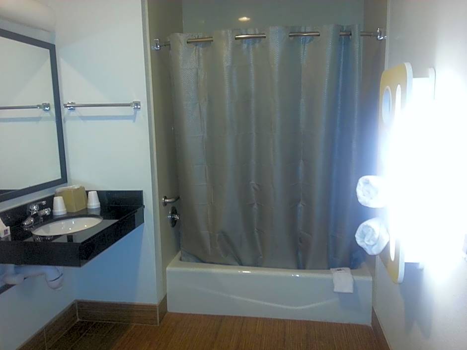 Motel 6 Bell Gardens