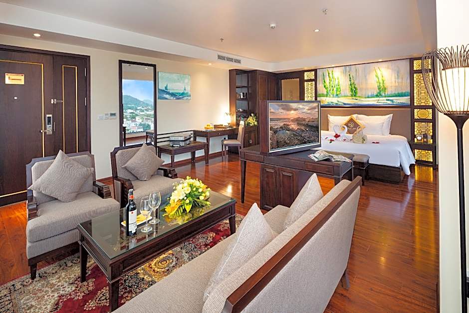 Thanh Lich Royal Boutique