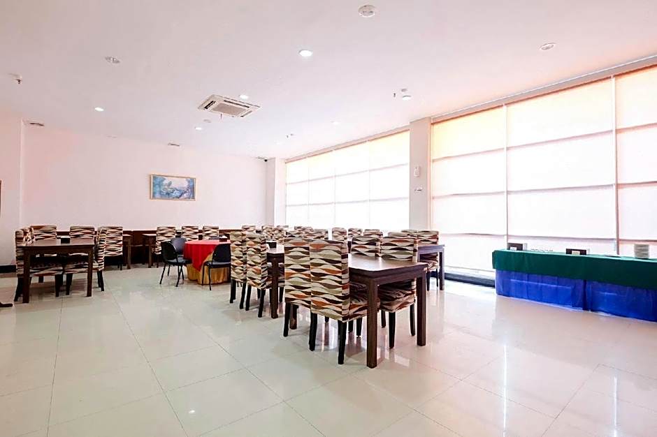 Tree Hotel Panakkukang Makassar By LIFE