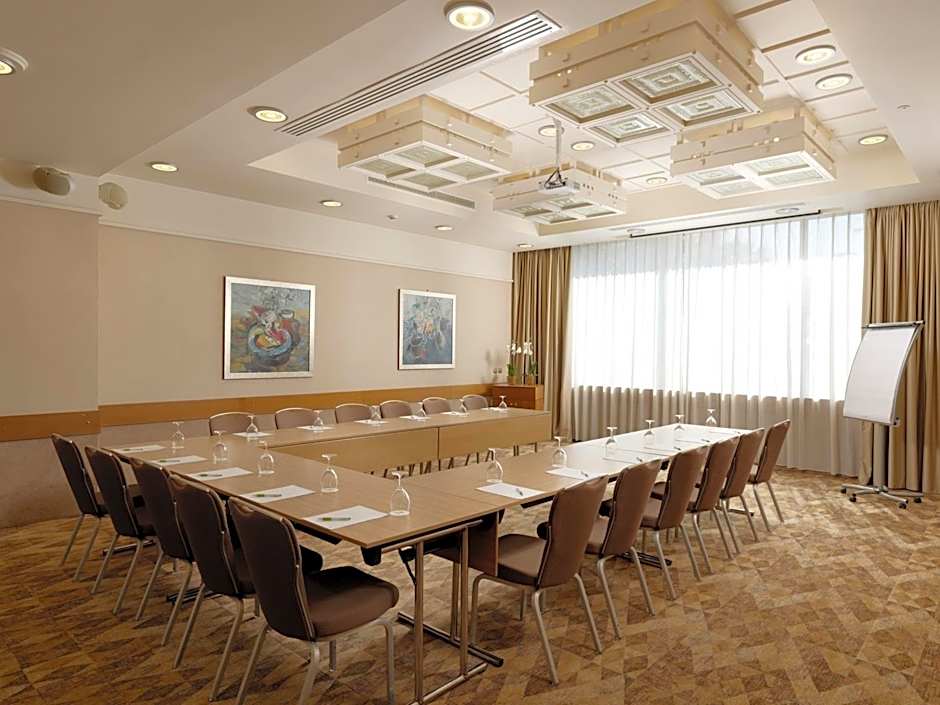 Holiday Inn Athens Attica Av Airport W. By IHG