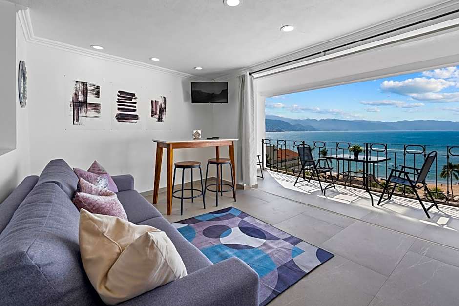 Luxury Condo just steps away from the Beach!