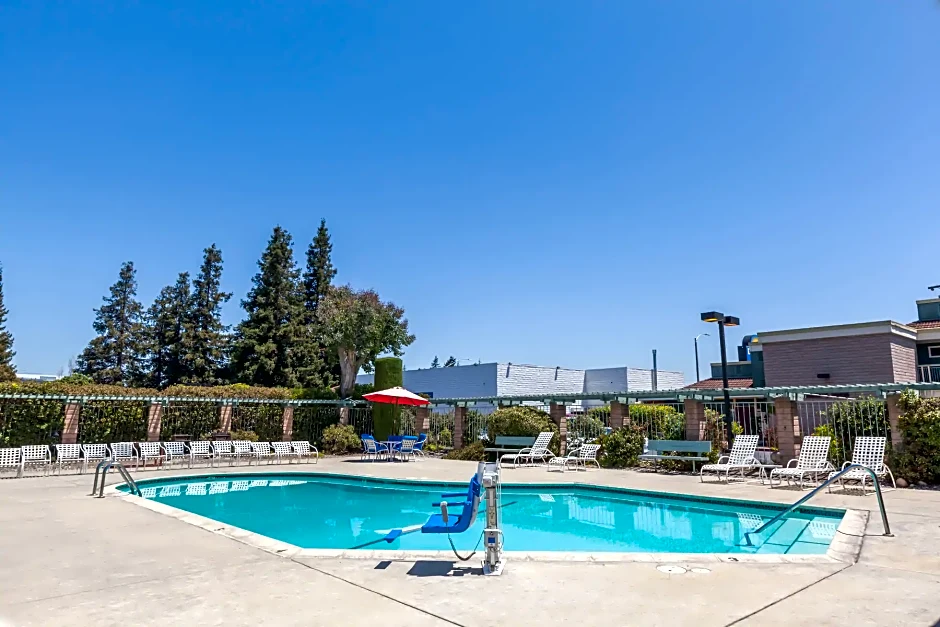 Days Inn & Suites by Wyndham Sunnyvale