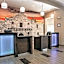 La Quinta Inn & Suites by Wyndham San Antonio Northwest