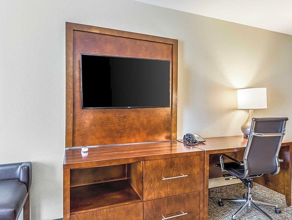 Comfort Suites