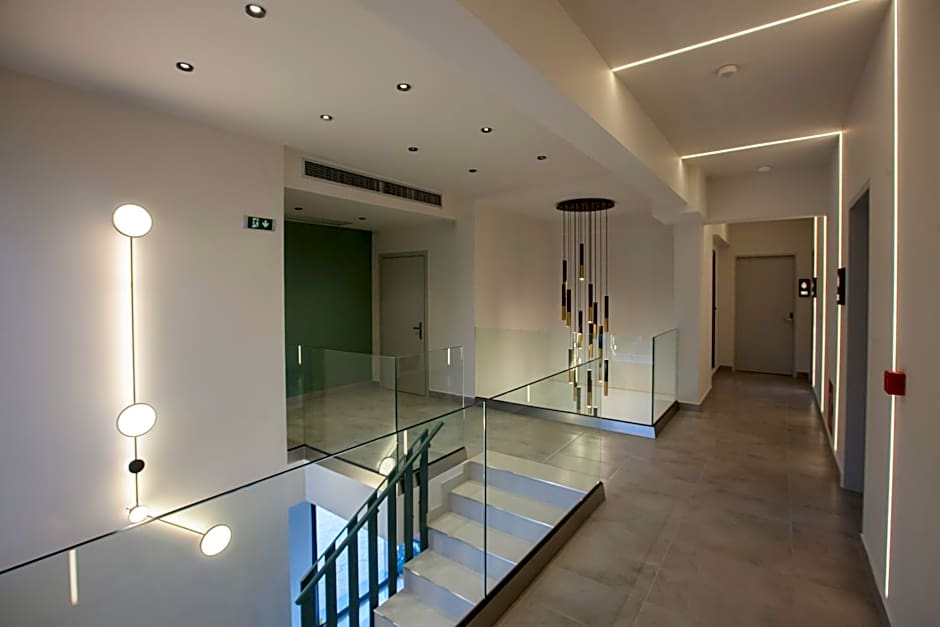 AKROTHEA suites & lounge