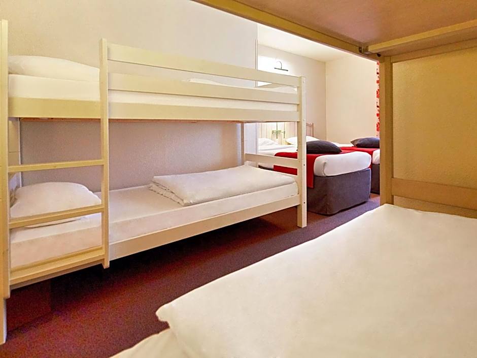 CAMPANILE VAL DE France