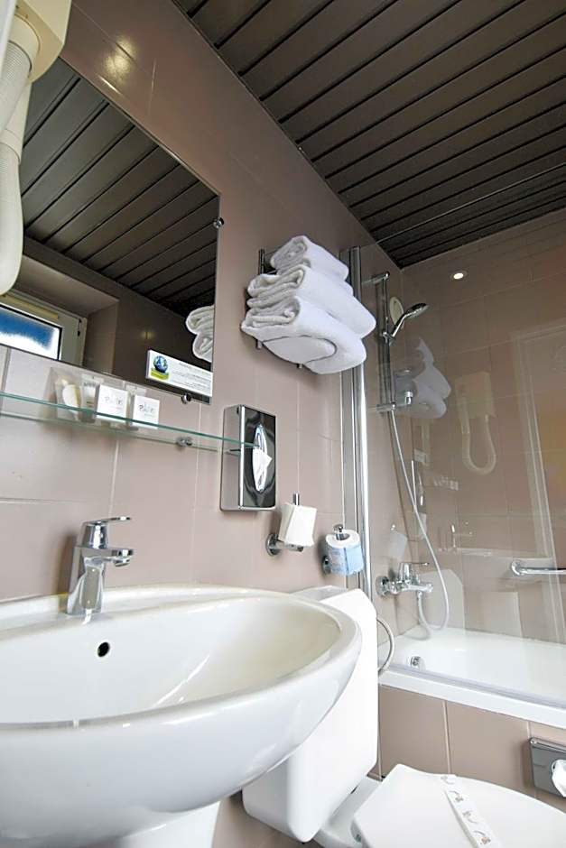 Alyss Saphir Cambronne Eiffel