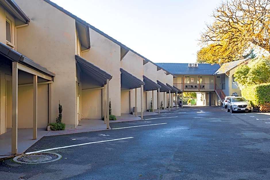 Elphin Motel & Serviced Apartments