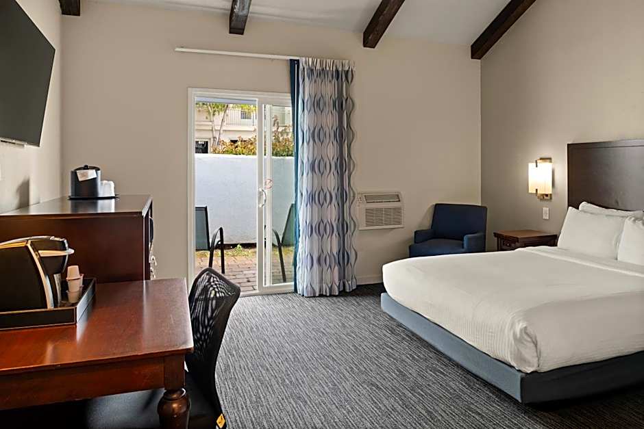 Cannery Row Inn