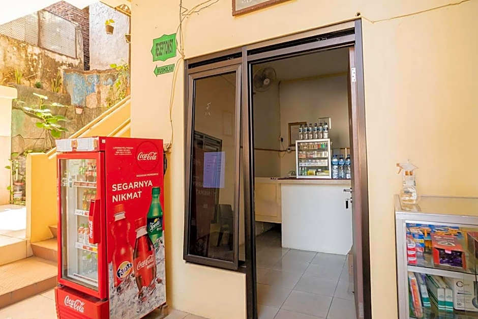 RedDoorz Syariah near Jembatan Merah Plaza