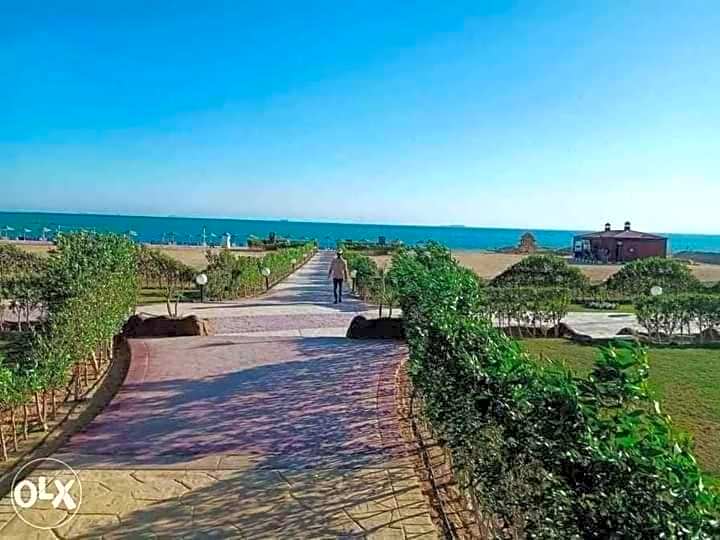 لاسرينا عيون موسي راس سدر أرضي بجاردن فيو بحر وعلي البيسين للعائلات فقط