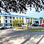 Days Inn & Suites by Wyndham Lakeland