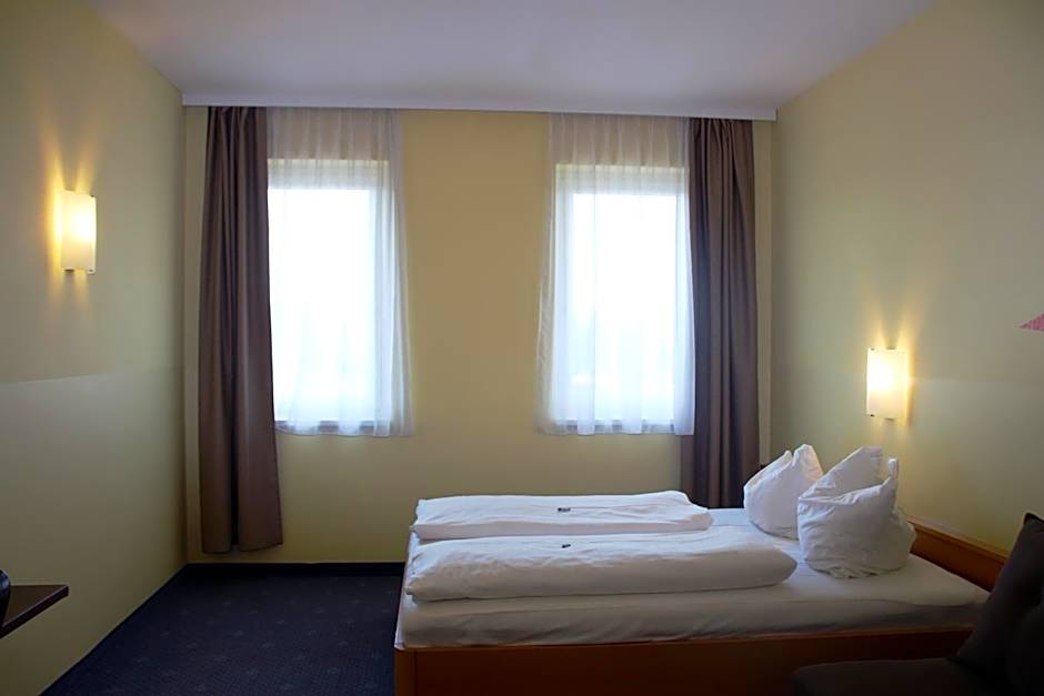 NOVAPARK Flugzeughotel Graz