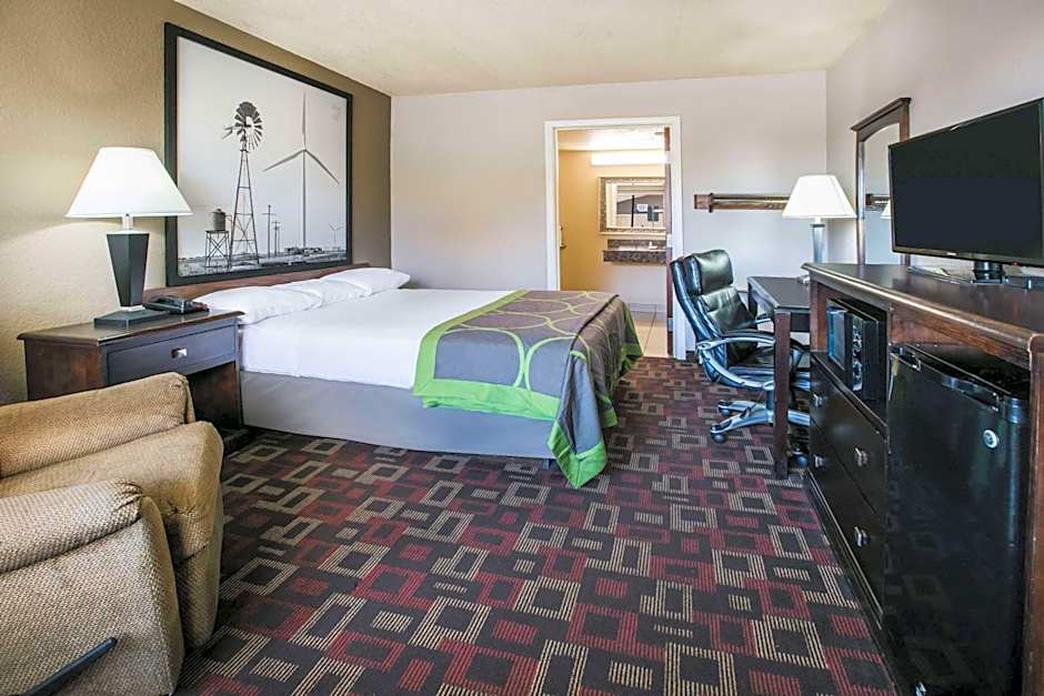 Super 8 by Wyndham Oklahoma Airport Fairgrounds West