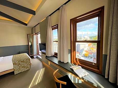 Queen Room with Sea View