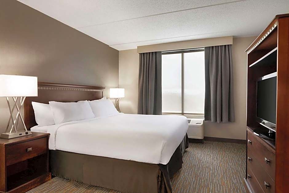 Wingate by Wyndham Bridgeport