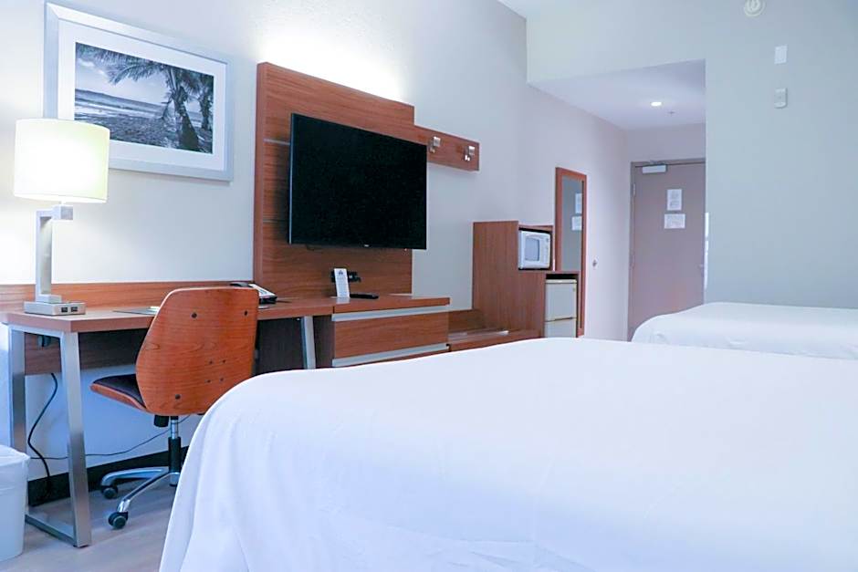 Days Inn & Suites by Wyndham Fort Myers Near JetBlue Park