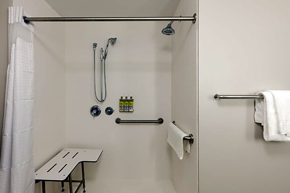 Holiday Inn Express Calhoun South By IHG