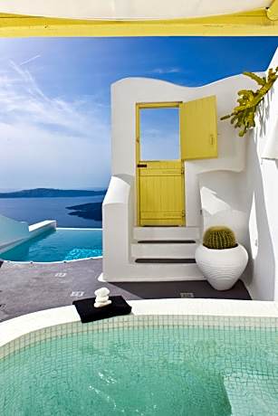 Dreams Luxury Suites