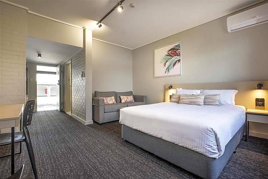 Nightcap at Springwood Hotel