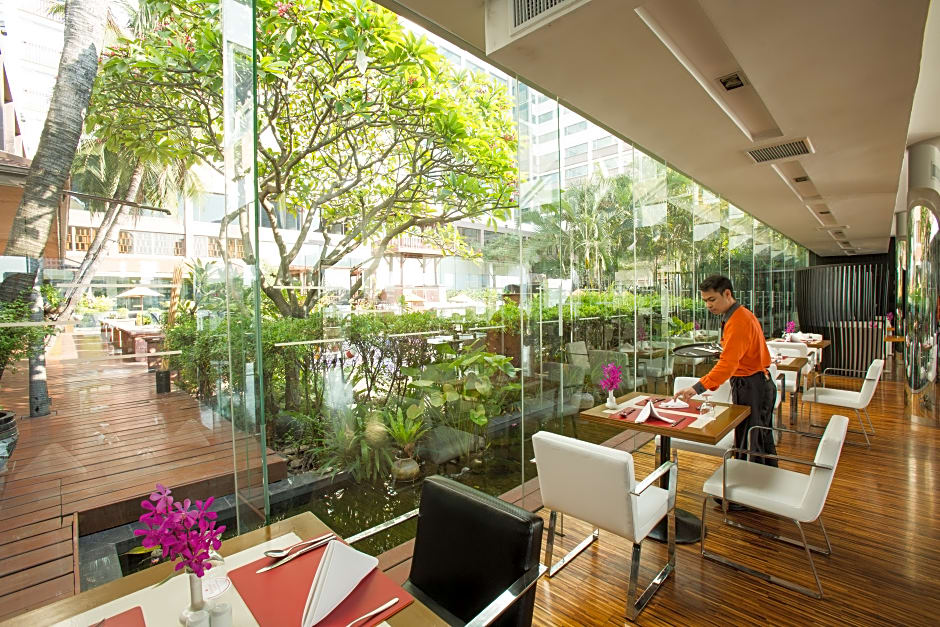 Ramada Plaza by Wyndham Bangkok Menam Riverside