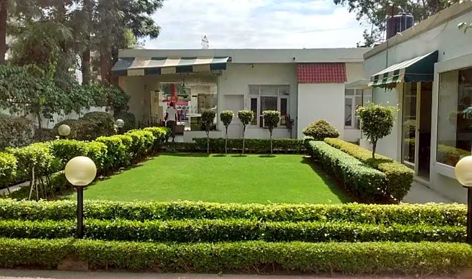 Goroomgo Motel Maurya Chandigarh