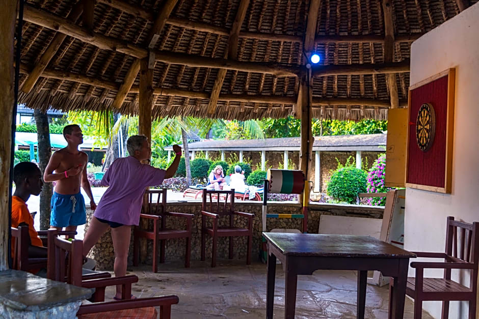 Travellers Beach Hotel & Club