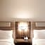 Holiday Inn Express & Suites Overland Park By IHG